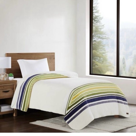 - Pendleton Plush Blanket queen size - Picture 7 of 7